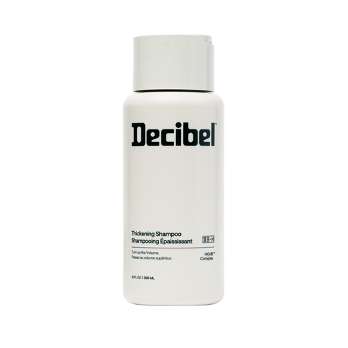 Thickening Shampoo van Decibel, witte flacon met zwart logo